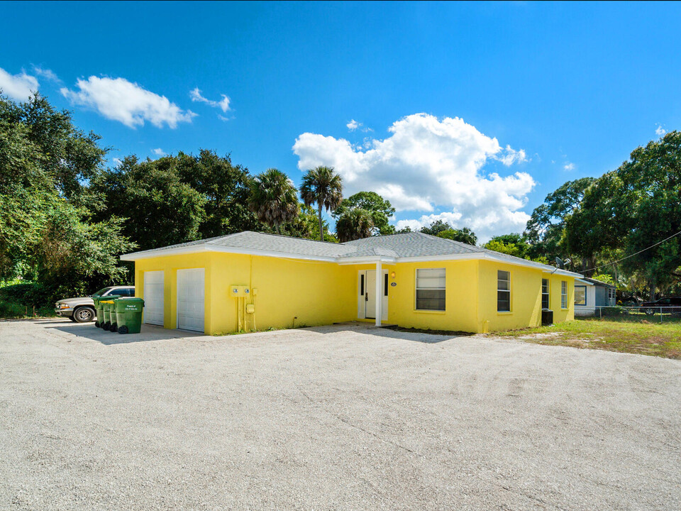 4834 Old Bradenton Rd in Sarasota, FL - Building Photo