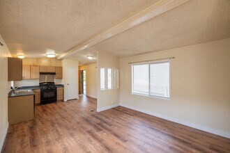 979 45th St in Oakland, CA - Foto de edificio - Building Photo