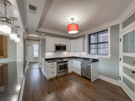 1918 W Berenice Ave, Unit J05P in Chicago, IL - Building Photo