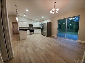 8687 N Paradisea Dr in Citrus Springs, FL - Foto de edificio - Building Photo