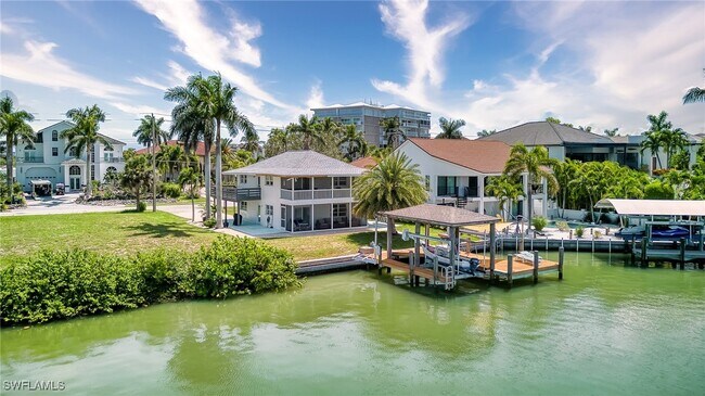property at 31 E Pelican St