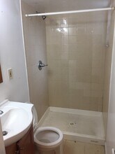 6471 Alderton St, Unit Ground floor in Rego Park, NY - Foto de edificio - Building Photo