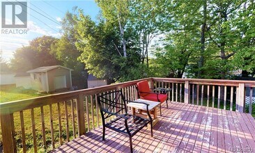 32 Fairview Dr in Fredericton, NB - Building Photo - Building Photo