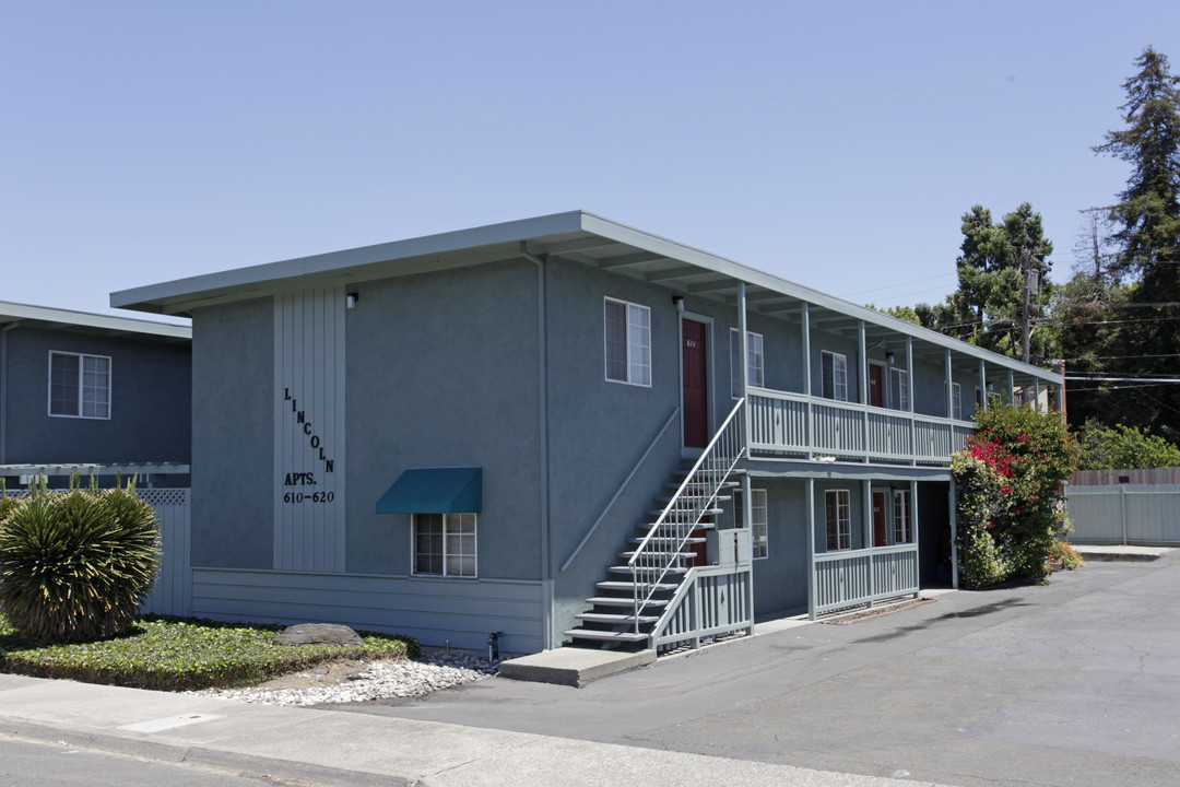 Lincoln Apartments in Vallejo, CA - Building Photo