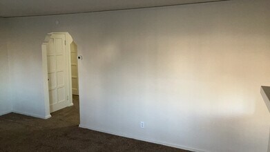 1076 Sherwood Dr in Dayton, OH - Building Photo - Building Photo