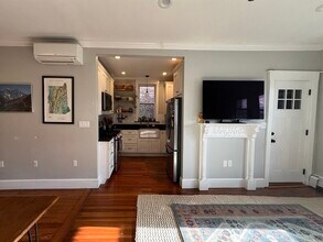247 Maverick St, Unit 3 in Boston, MA - Building Photo - Building Photo