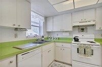 525 Parkdale Mews photo'