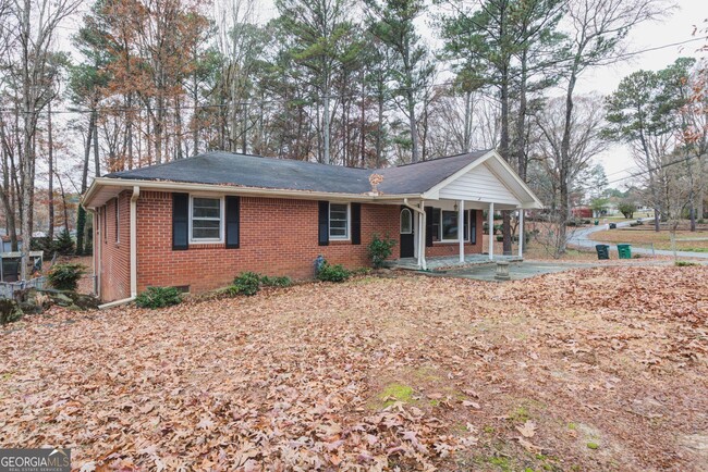 property at 2213 Davis Rd SW