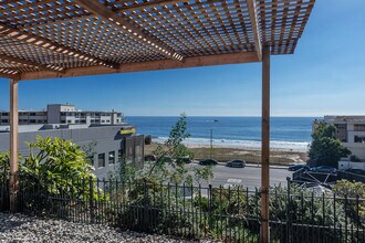 22609 Pacific Coast Hwy, Unit B in Malibu, CA - Building Photo - Building Photo