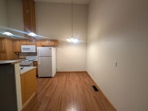 118 Geneva Ct in Roseburg, OR - Building Photo - Building Photo