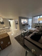 9410 W Flagler St in Miami, FL - Building Photo - Building Photo