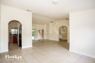 20467 SW 327th St in Homestead, FL - Foto de edificio - Building Photo