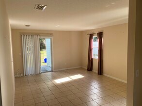 2829 Nordman Ave in New Smyrna Beach, FL - Foto de edificio - Building Photo