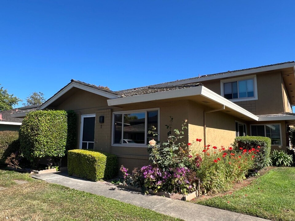 4450 Diamond St in Capitola, CA - Building Photo