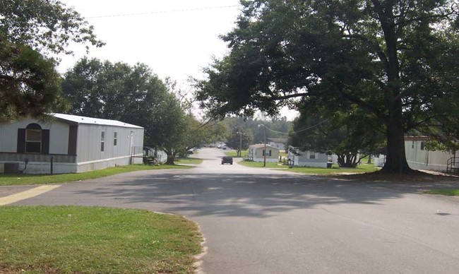 Twin Oaks Mobile Home Park in Thomasville, GA - Building Photo - Building Photo