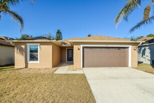 1729 Strathmore Cir in Mount Dora, FL - Building Photo