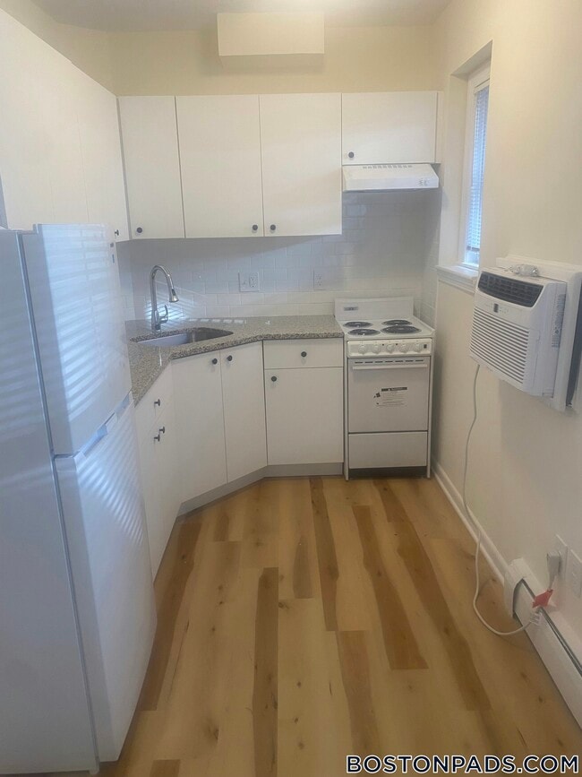 2018 Commonwealth Ave, Unit 1 in Boston, MA - Building Photo - Building Photo