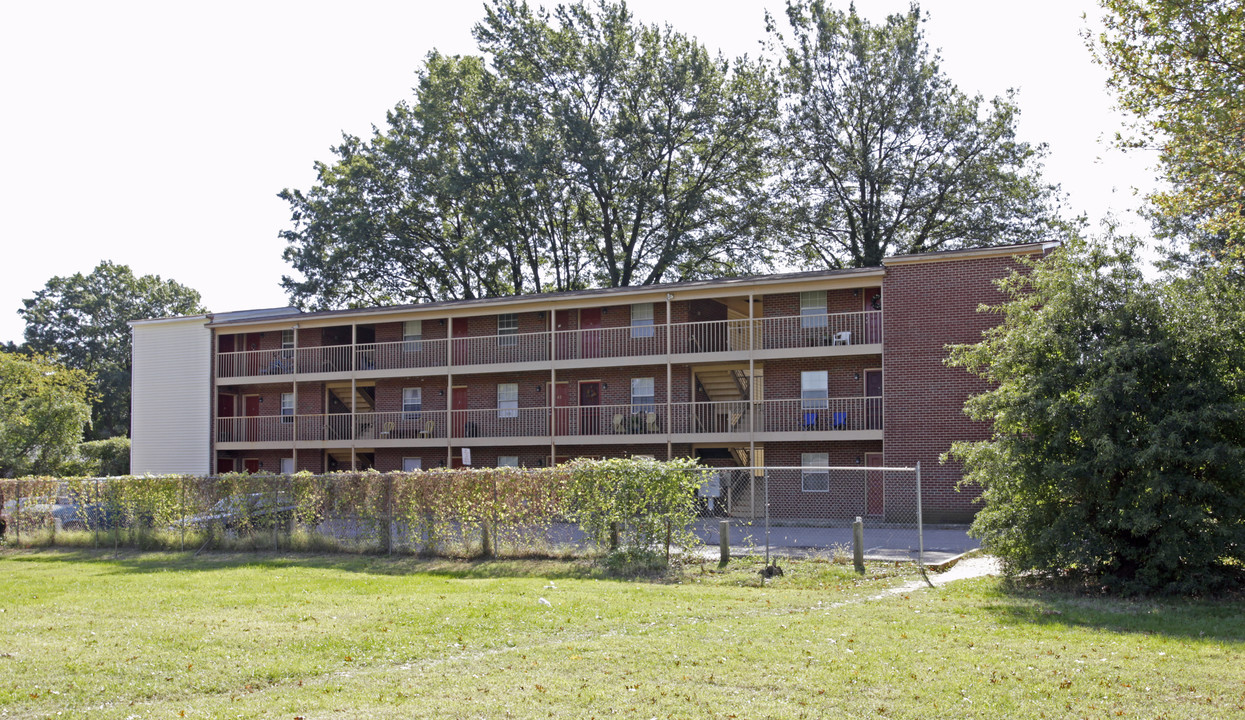 Chamberlayne Towers Apartments in Richmond, VA - Building Photo