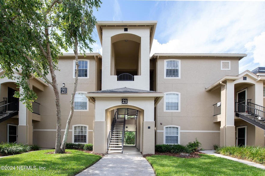 1655 The Greens Way, Unit 2113 in Jacksonville Beach, FL - Building Photo