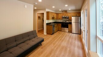 110 SE Handley St in McMinnville, OR - Building Photo