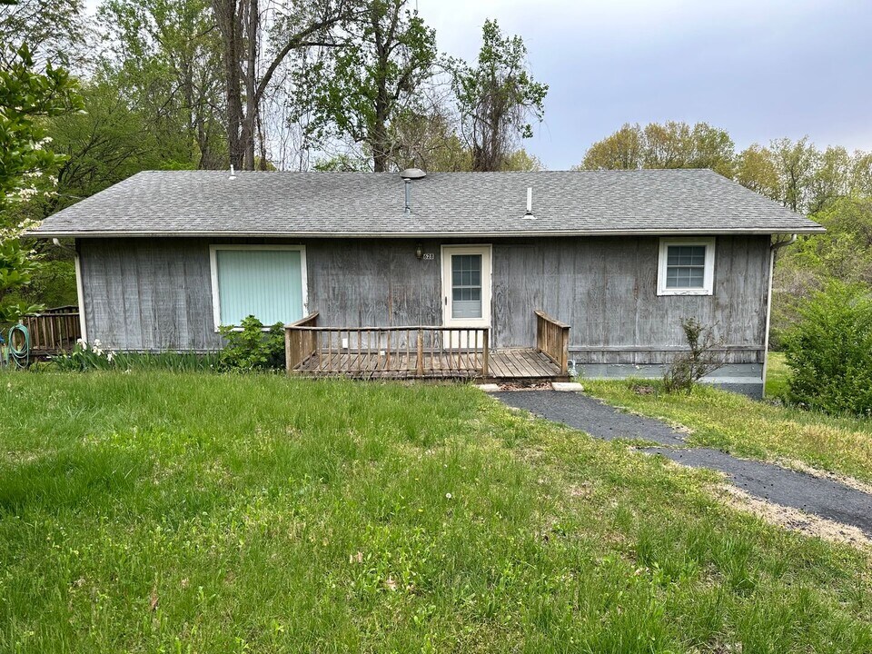 628 E Jennings Rd in Grand Rivers, KY - Building Photo