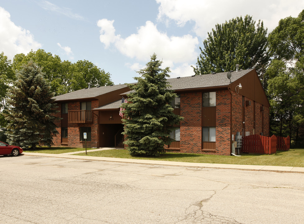 Garden Lane Apartments in Fowlerville, MI - Building Photo