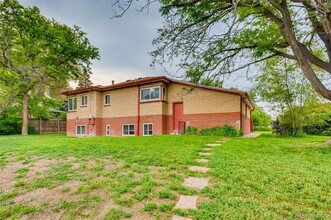 9730 W 20th Ave in Lakewood, CO - Foto de edificio - Building Photo