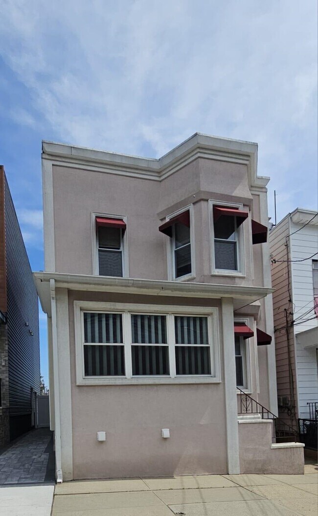 6808 Smith Ave in North Bergen, NJ - Building Photo - Building Photo