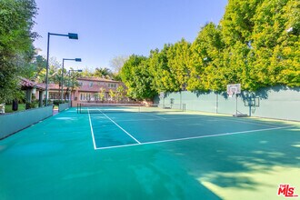 806 N Alpine Dr in Beverly Hills, CA - Building Photo - Building Photo