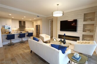 1135 3rd Ave S in Naples, FL - Foto de edificio - Building Photo