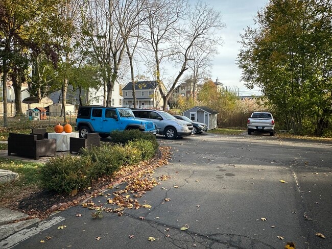 63 Elm St in Branford, CT - Building Photo - Building Photo