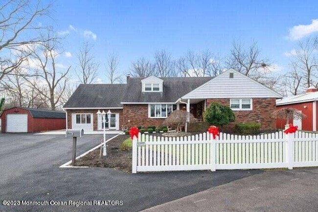 property at 573 Lloyd Rd