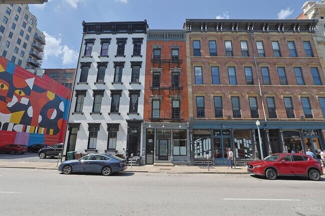 property at 1121 Walnut St