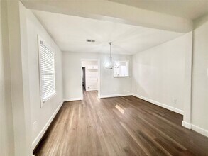 137 Laurel St in Lake Jackson, TX - Building Photo - Building Photo