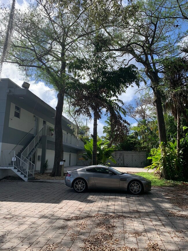 3225 N Andrews Ave, Unit 4 in Fort Lauderdale, FL - Foto de edificio - Building Photo