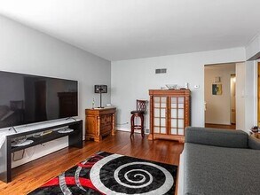 9056 Lamon Ave in Skokie, IL - Building Photo - Building Photo