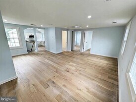 306 Farnsworth Ave in Bordentown, NJ - Building Photo