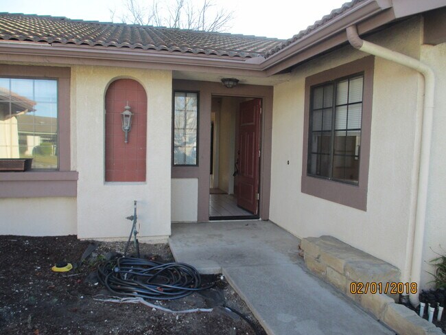 1512 N B Ct in Lompoc, CA - Building Photo - Building Photo