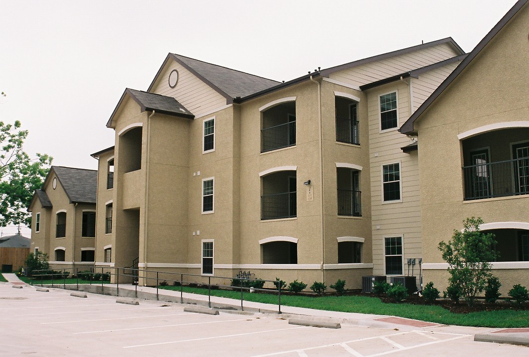 Redwood Heights in Houston, TX - Building Photo