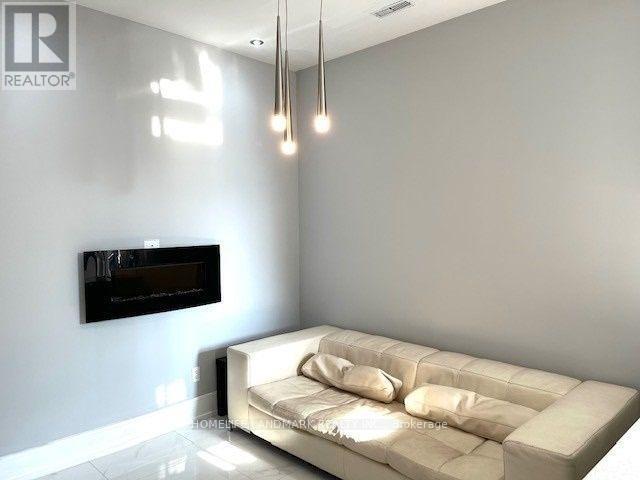 220 Ossington Ave in Toronto, ON - Building Photo - Building Photo