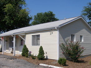 Woodridge Manor Apartments in High Ridge, MO - Building Photo - Building Photo