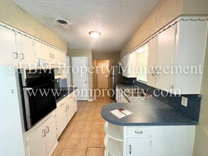 509 Lake Shore Dr in Ennis, TX - Foto de edificio - Building Photo