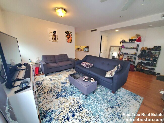 8-10 Glencoe St. Unit 1, Unit 1 in Boston, MA - Building Photo - Building Photo