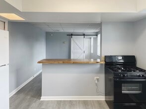 4694 State Rd, Unit 4 in Cleveland, OH - Foto de edificio - Building Photo
