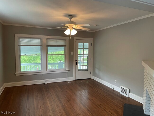 2091 Carabel Ave in Lakewood, OH - Building Photo - Building Photo