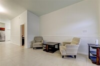 10411 N 46th St in Tampa, FL - Foto de edificio - Building Photo