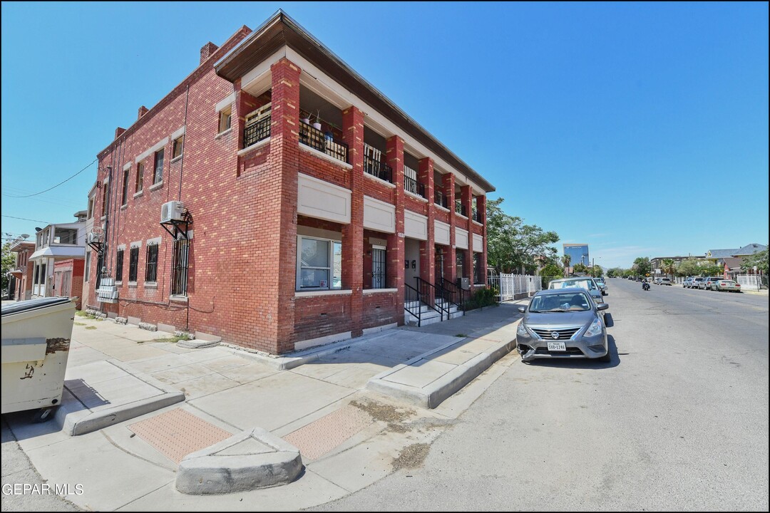 1030 Wyoming Ave in El Paso, TX - Building Photo