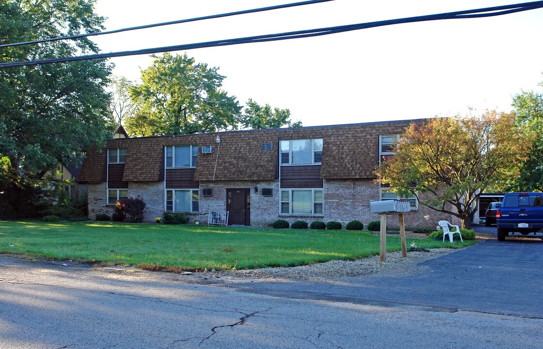 751 Churchill Hubbard Rd in Girard, OH - Building Photo