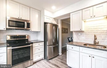 13 Prairie Rose Ct in Gaithersburg, MD - Building Photo - Building Photo