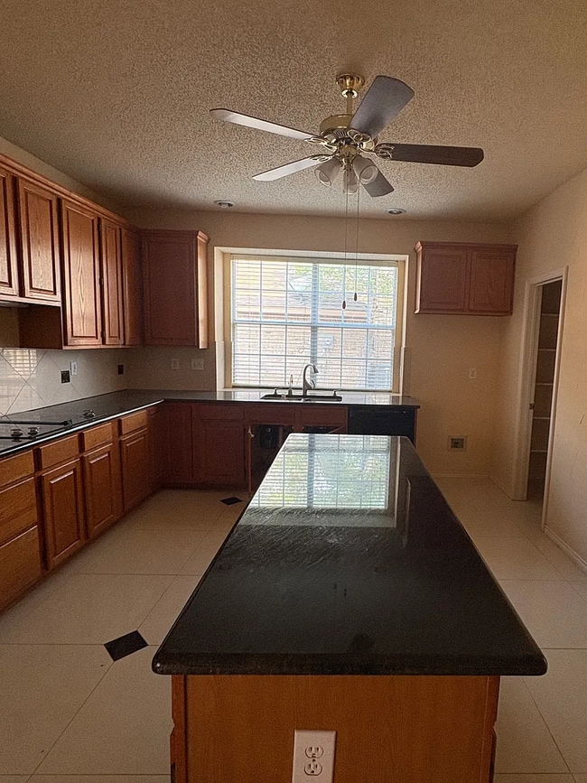 7405 Stoney Point Dr in Plano, TX - Foto de edificio - Building Photo